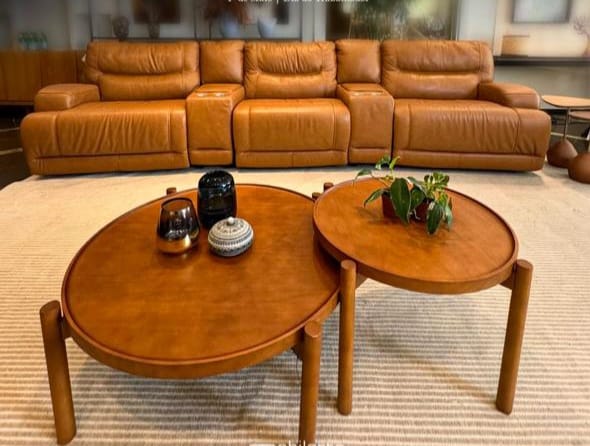 Sofá em couro automatizado para sala moderna