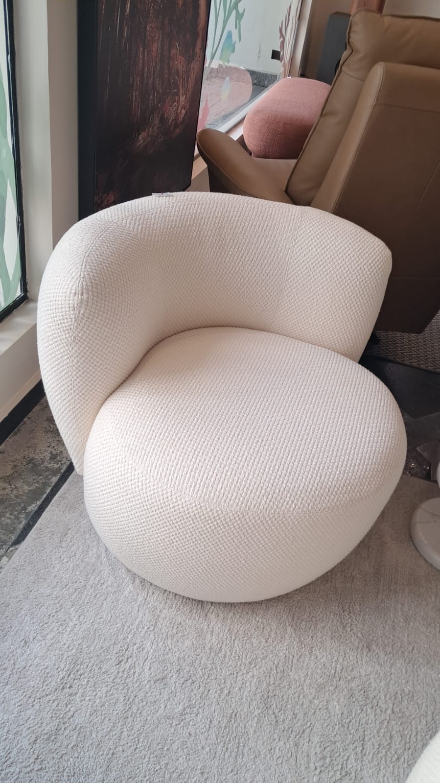 Poltrona giratória de design contemporâneo