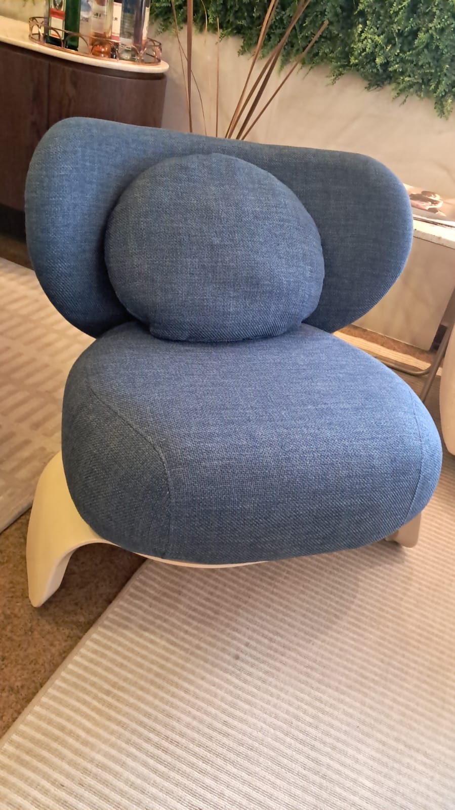 Poltrona orgânica estofada em linho